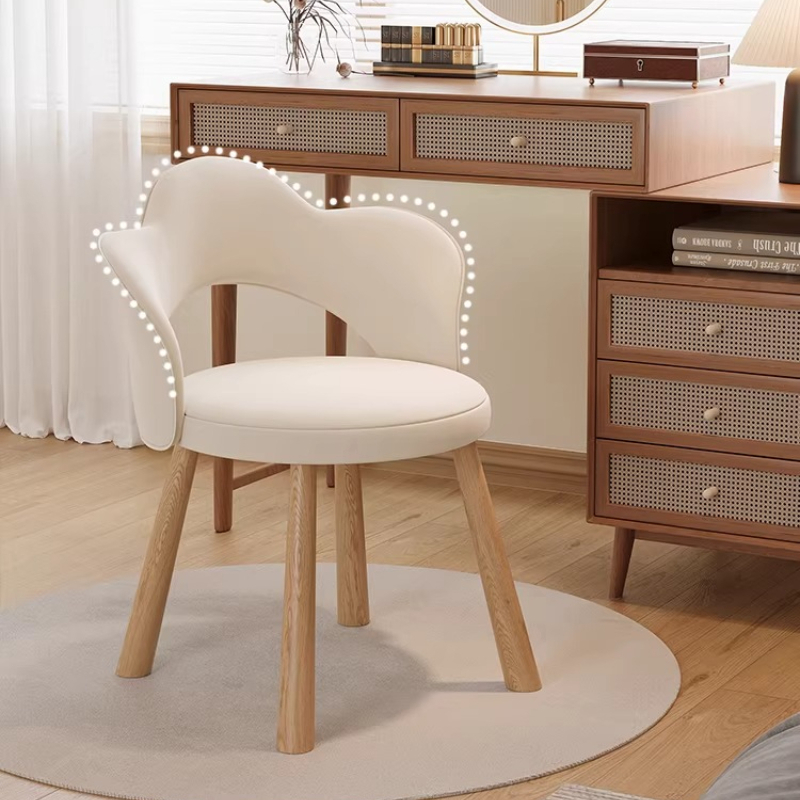Salone di bellezza minimalista - Makeup Master Beauty Salon recensione e prezzo